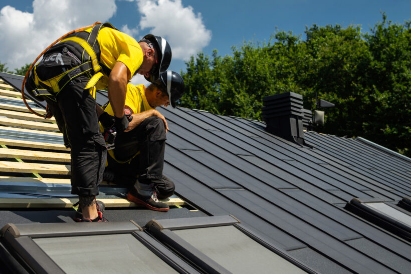 PHOTOVOLTAIK-DACH DURCH DACHDECKER INSTALLIERT – SOLROOF